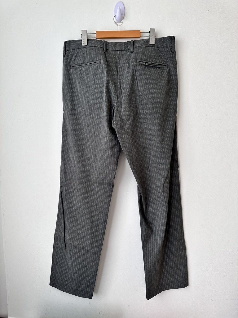 Pantalón gris