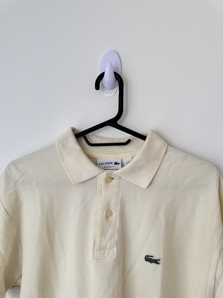 Polo clásica amarilla