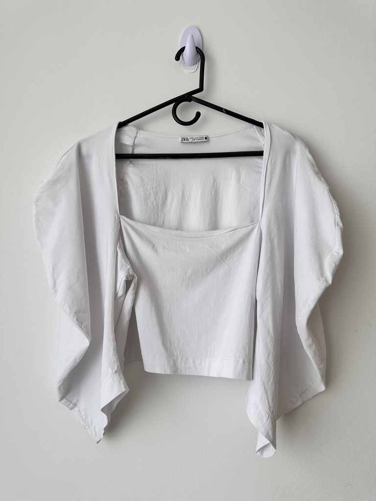Blusa blanca. 
